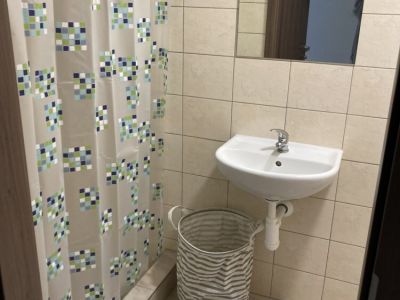 Koupelna v jednolůžkovém bytě k pronájmu v Pardubicích