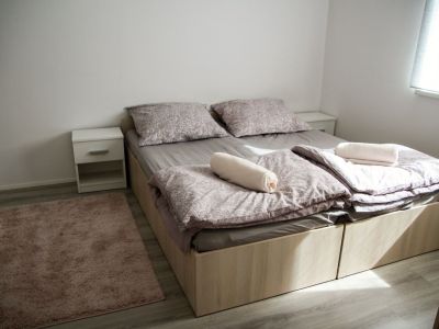 Lůžka v dvoulůžkovém bytě k pronájmu v Pardubicích