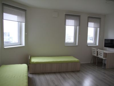 Obytná místnost  v dvoulůžkovém bytě k pronájmu v Pardubicích