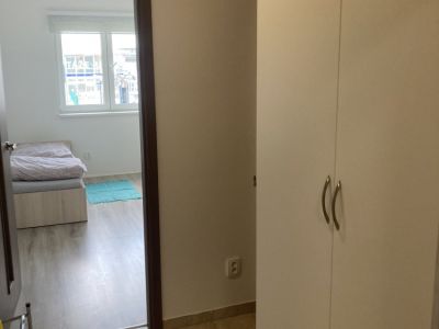 Předsíň v jednolůžkovém bytě k pronájmu v Pardubicích